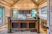 Where Mountain Magic Meets Luxury: 12 min from Blue Ridge!Sleeps 13! - Tiny houses