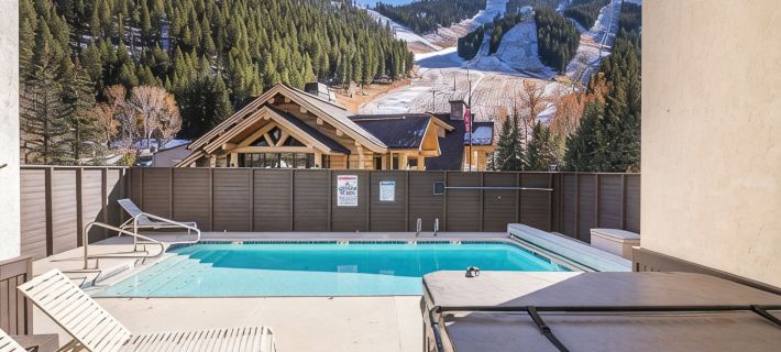 Beautiful Edelweiss Condo steps from Warm Springs Lodge Hotels in Ketchum