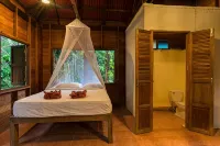 Art's Riverview Lodge - balcony