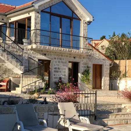 LUXURY STONE VILLA, INFINITY POOL, STUNNING SEA & MOUNTAIN VIEWS OVER BOKA BAY