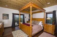 Luxury Timber Frame Mountain Cabin: Spectacular Chalk Cliffs and Canyon Views - 4-Star