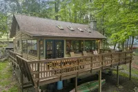 Sunny Point Lake Wallenpaupack Lakefront  with Private Dock - 4 Bedroom Sleeps 9 - Chalets