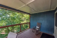 Mtn Cabin with Views, Hot Tub+Grill, Wood Stove, WiFi, Private & Close to Town. - Chalets