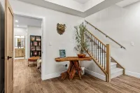 Sisters' Summit - Stunning Mountain Views with Private Hot Tub, Sauna & BBQ! - Bungalows