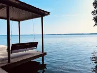Wheeler Lake Retreat with private dock -  Privatzimmer