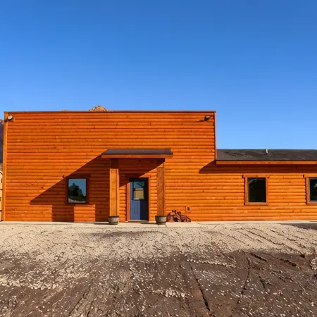 Zion Edge Retreat, Building Finished in 2024 with Hot Tub.