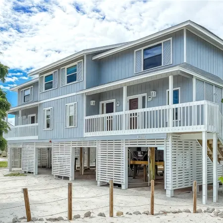 Gulf Front on an island,kayaks,tennis/pickleball SUP, 1 pet POOL IS CLOSED