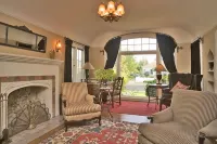 F.J. Massa House ~ Walk to Downtown Napa ~ Bocce Court - บังกะโล