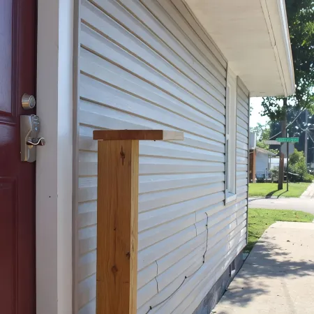 Centrally Located 3 Bdrm 2 Bath Quaint House with a Yard. Pet Friendly.