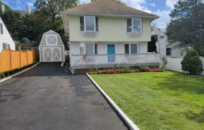 Serene Upstairs Apt. Walk to Town, Train, & Beach Ferry! Off-Street Parking.