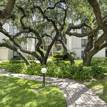 Luxurious 1-Bedroom Condo a Short Walk to Siesta Key Beach