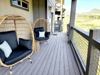 Luxury Deer Valley East Retreat with Stunning Lake Views - 1.5 Miles from Slopes - Bathtub
