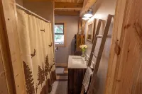 Private cabin on 80 acre farm in Adams County Ohio - Chalets
