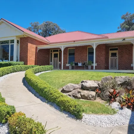 "Huonview" House on the Hill. Views for miles. 5 mins from CBD