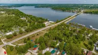 The Cowskin Bunkhouse - Lakeview Getaway - perfect for fishermen/small families! - 2-Sterne