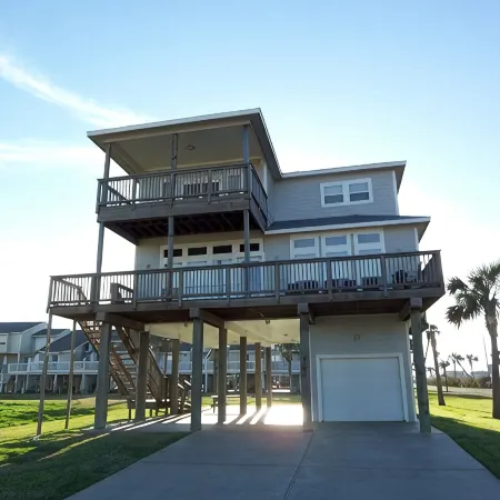 Pirates Beach - Chez Antoine - Beautiful, Four Bedroom, Three Bath