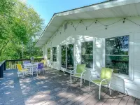 Driftwood Cottage Lake Cumberland Retreat with Hot Tub & Water Access! - 4 stjerner