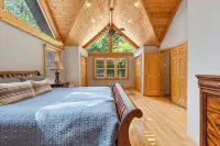 Whitefish Chain Lake Home with Beach + Sauna + King Beds + Kayaks +Paddle Boards - Alppimaja