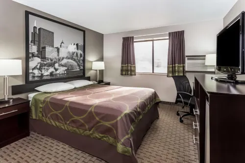 Super 8 by Wyndham Mundelein/Libertyville Area Hotels in Mundelein