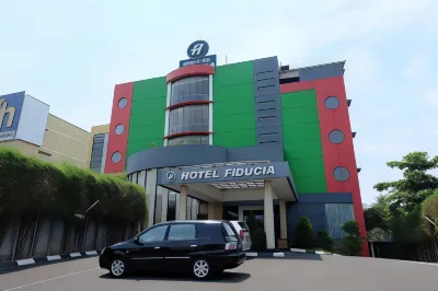 Super OYO Townhouse Oak Hotel Fiducia Serpong