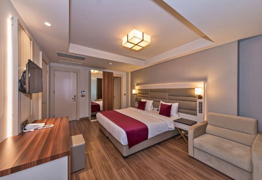 Golden Royal Hotel & Spa - Housity