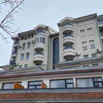 Super Seven Inn Hotel Exterior