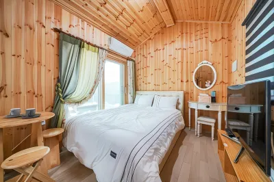 Taean (Anmyeondo) Sun House Pension Hotel dekat Kkotji Beach