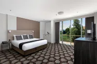 Rydges Canberra, an EVT hotel Hotels near Telopea Park