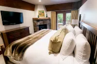 Deluxe King Room with Fireplace Hotel Room Hotels in Midway