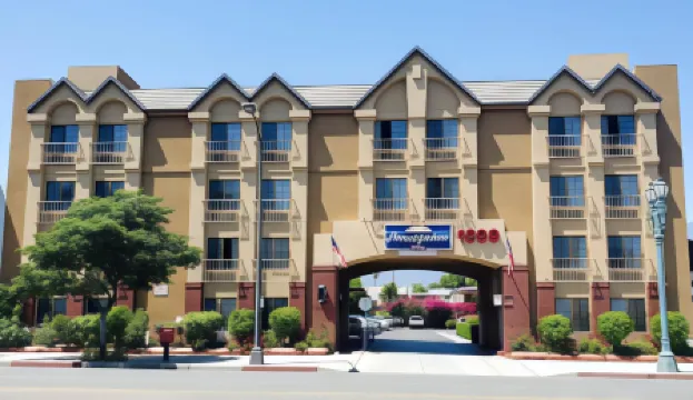 Howard Johnson by Wyndham Pasadena