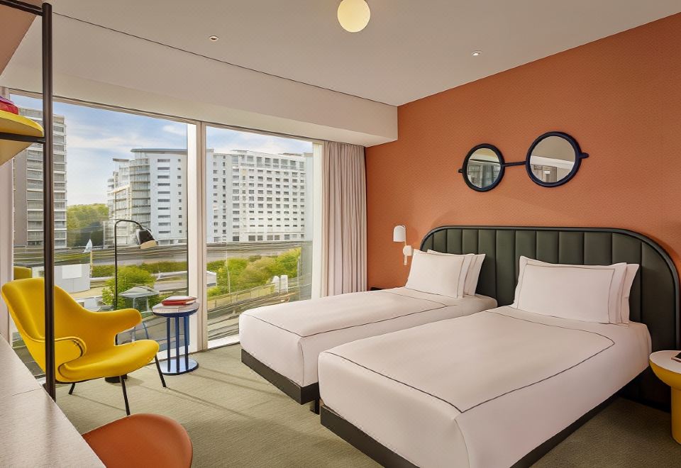 아트텔 런던 수영장 이미지