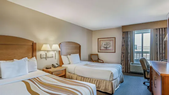 La Quinta Inn & Suites by Wyndham Islip - MacArthur Airport