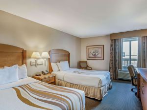 La Quinta Inn & Suites by Wyndham Islip - MacArthur Airport