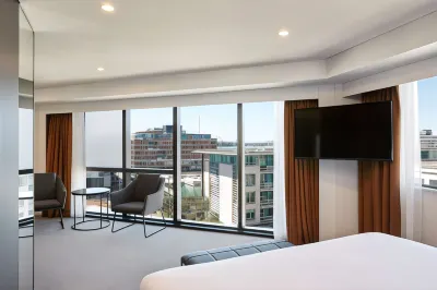 Travelodge Hotel Auckland Wynyard Quarter Hotel dekat Northcross Church