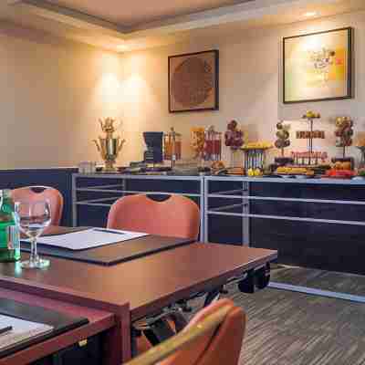 Marriott Executive Apartments Madinah Dining/Meeting Rooms