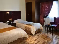 Iran Hotels near شهر CD