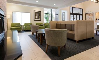 Holiday Inn Express & Suites Lexington NW-The Vineyard