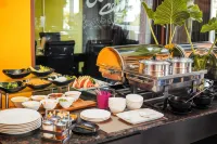 Seasons Riverside Hotel Отели в г. Вьентьян