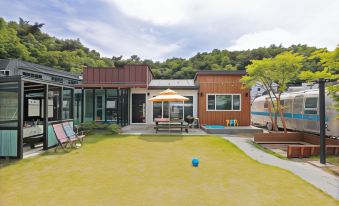 Gyeongju Pool Villa, Oroti