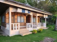 Islanders Paradise Beach فنادق في Larena
