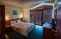 Dionis Hotel