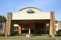 Days Inn by Wyndham Southern Hills/Oru Hotels near Oklahoma Aquarium