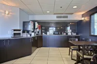 Super 8 by Wyndham Lachenaie/Terrebonne Hotels in Repentigny