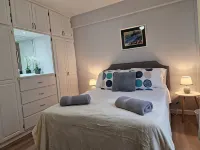 2 Bed Parking Gated Modern Отели в г. 