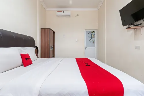 RedDoorz @ Samuel Homestay Pematangsiantar Hotels in Pondok Sayur