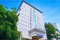 FabHotel Prime Golden Emerald - Nr St Mary's Church Cni Hotel a Mundhva