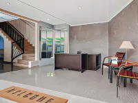 Yutaka Inn LG Dukuh Kupang - guesthouses