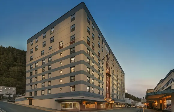 巴拉諾夫酒店，貝斯特韋斯特品質精選