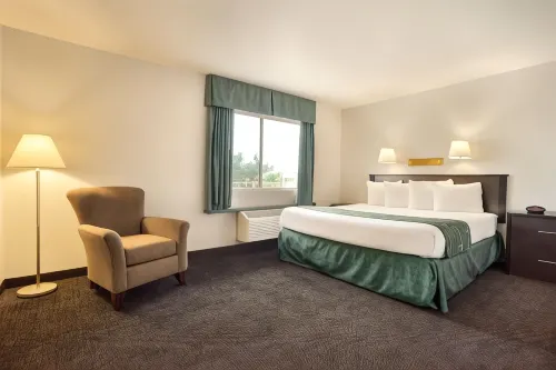 Travelodge by Wyndham Winslow - parking