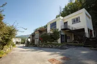 Gapyeong Yeolhodang Pension - parking